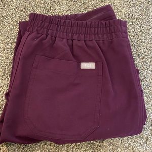 Women’s Deep Purple Yola Skinny Scrub Pants size small.